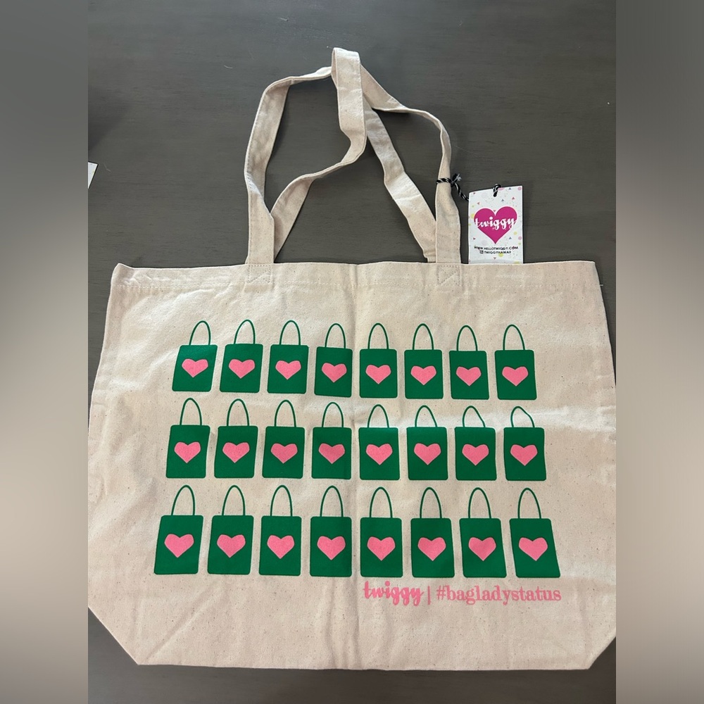 NWT! Twiggy #bagladystatus large tote